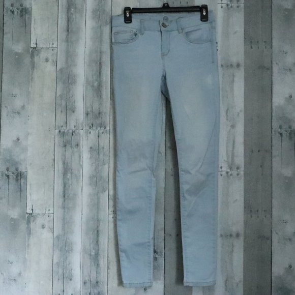 SO | Juniors' Light Blue Wash Skinny Jeggings - Picture 2 of 8